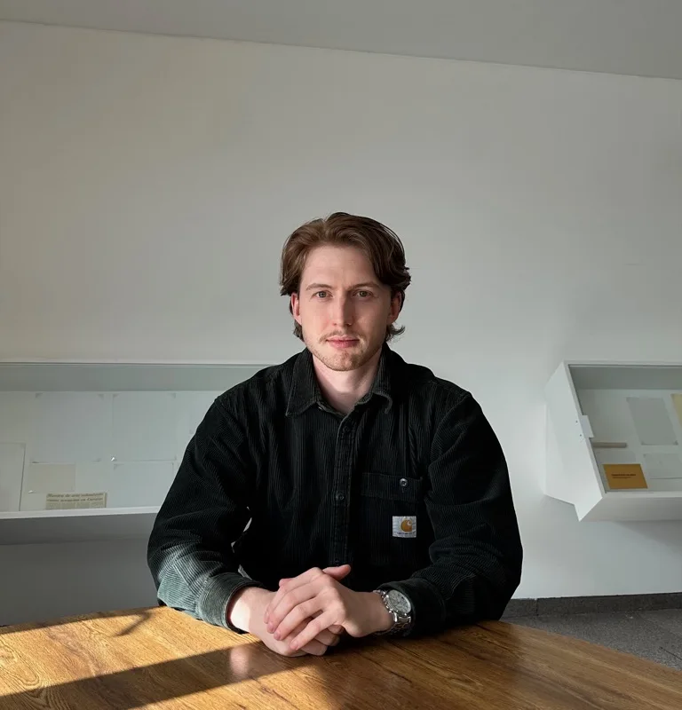 Julien, professeur de droit, major puis vice-major de promo à Panthéon-Assas