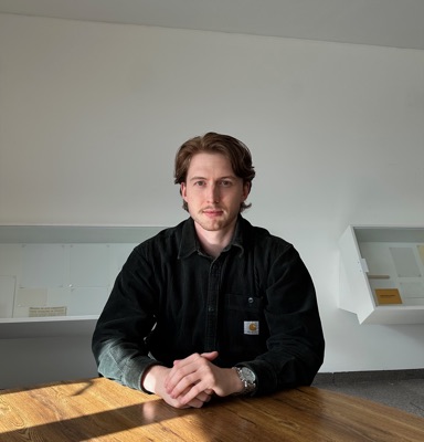 Julien, professeur de droit, auteur de la fiche de droit constitutionnel